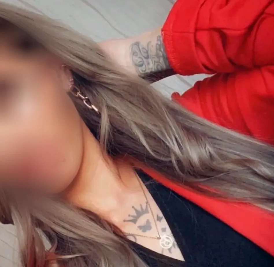 Bouchra, 32