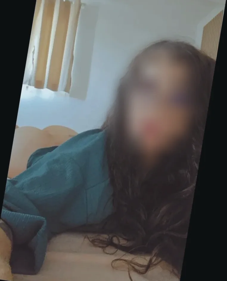 Evi, 34