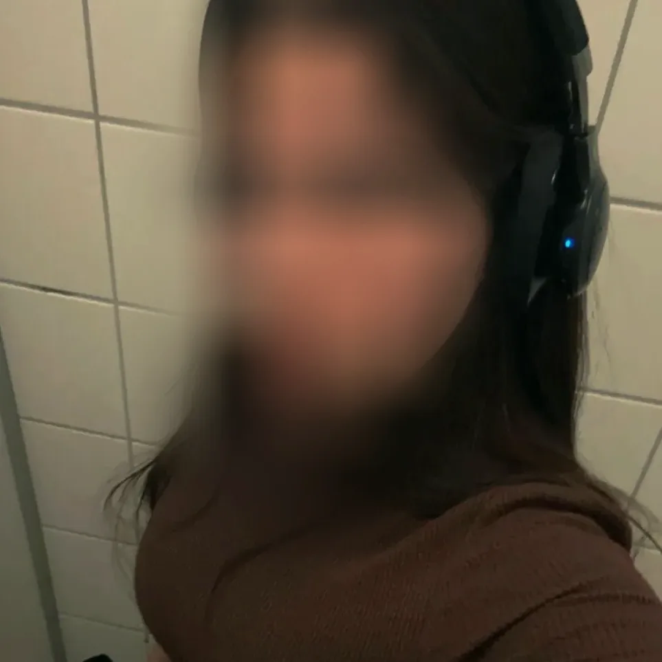 Imane, 25