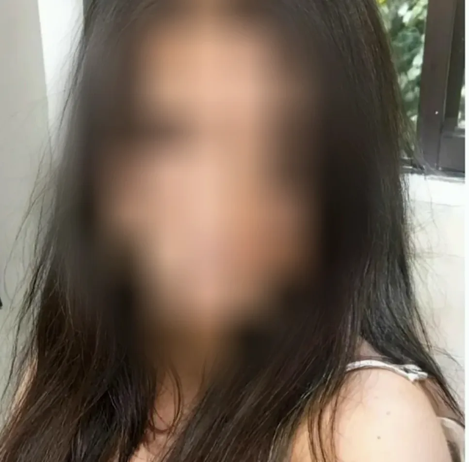 Manon, 21