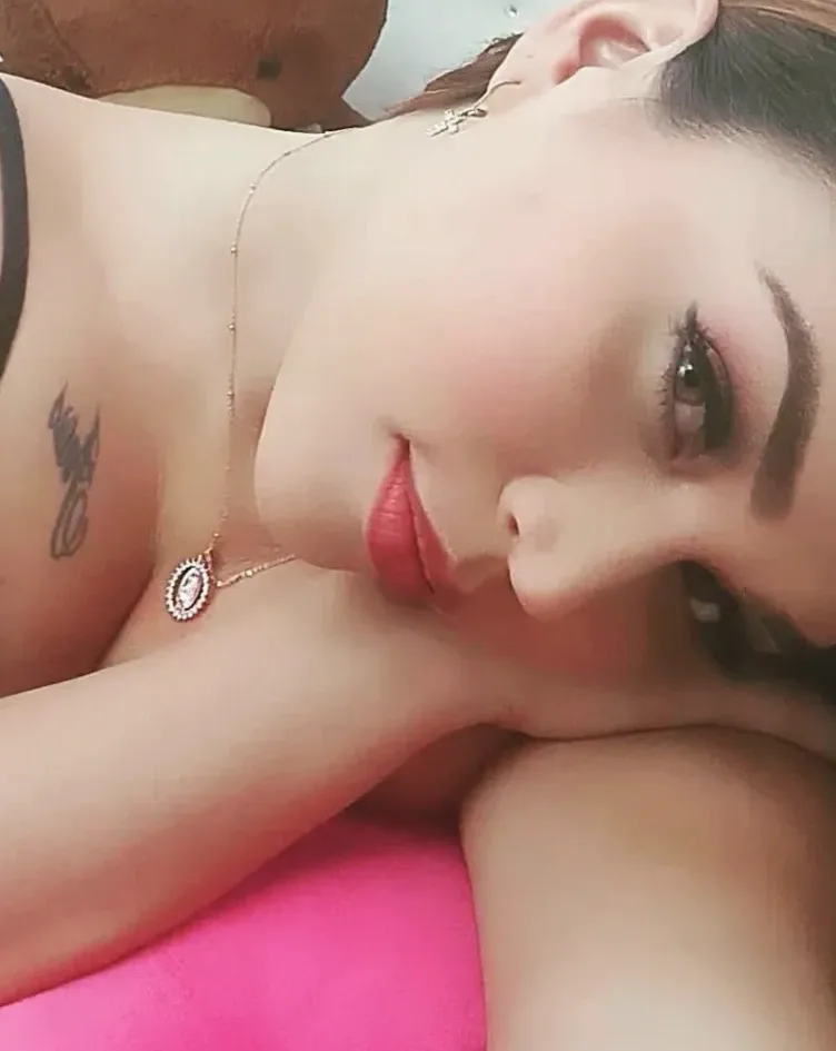 Shania, 35