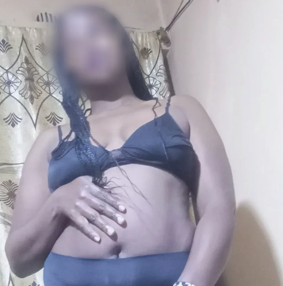 Zoe, 32